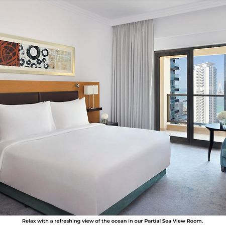 Moevenpick Hotel Jumeirah Beach Дубай Екстериор снимка A room at the hotel