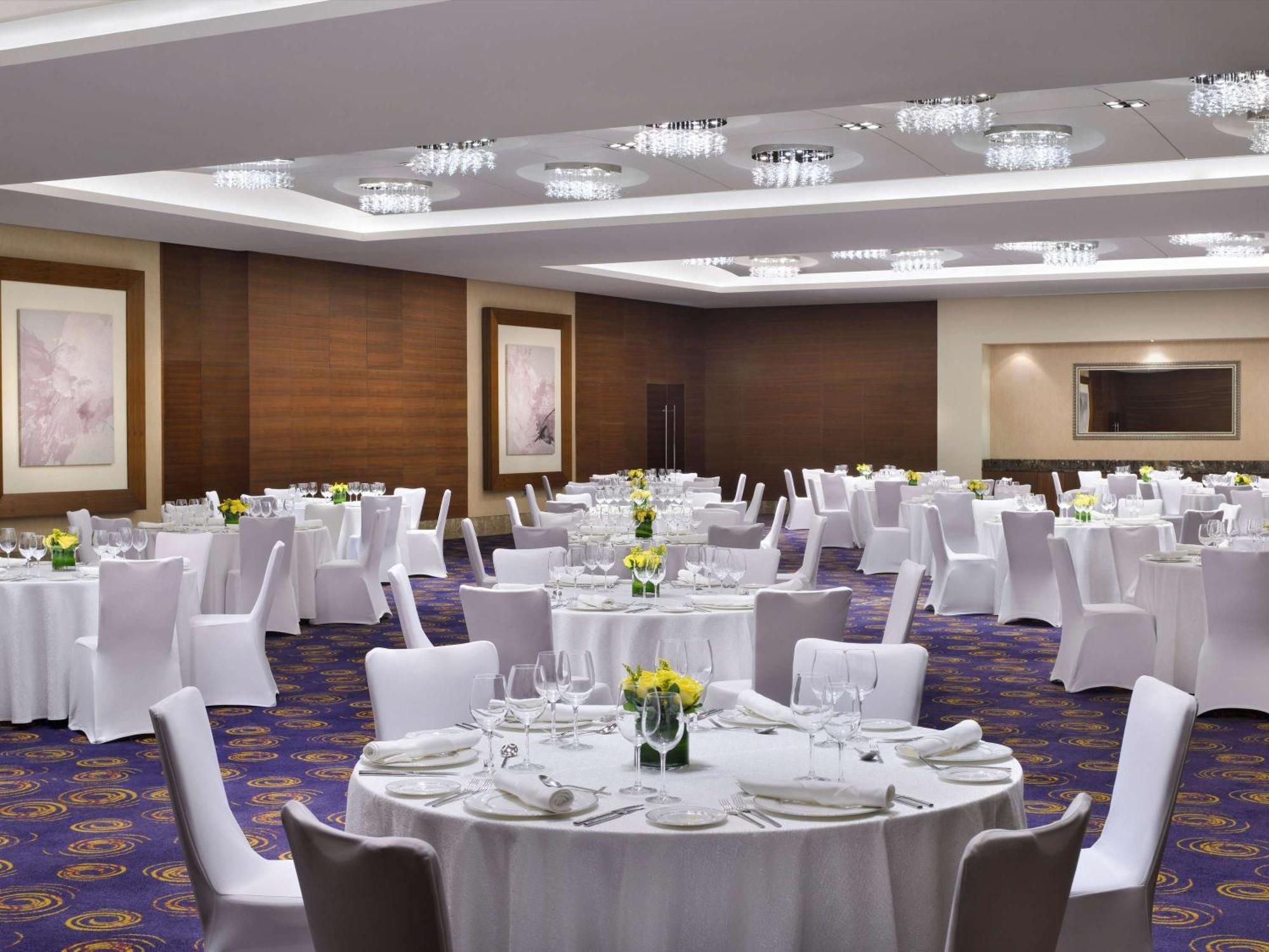 Moevenpick Hotel Jumeirah Beach Дубай Екстериор снимка The ballroom at the hotel