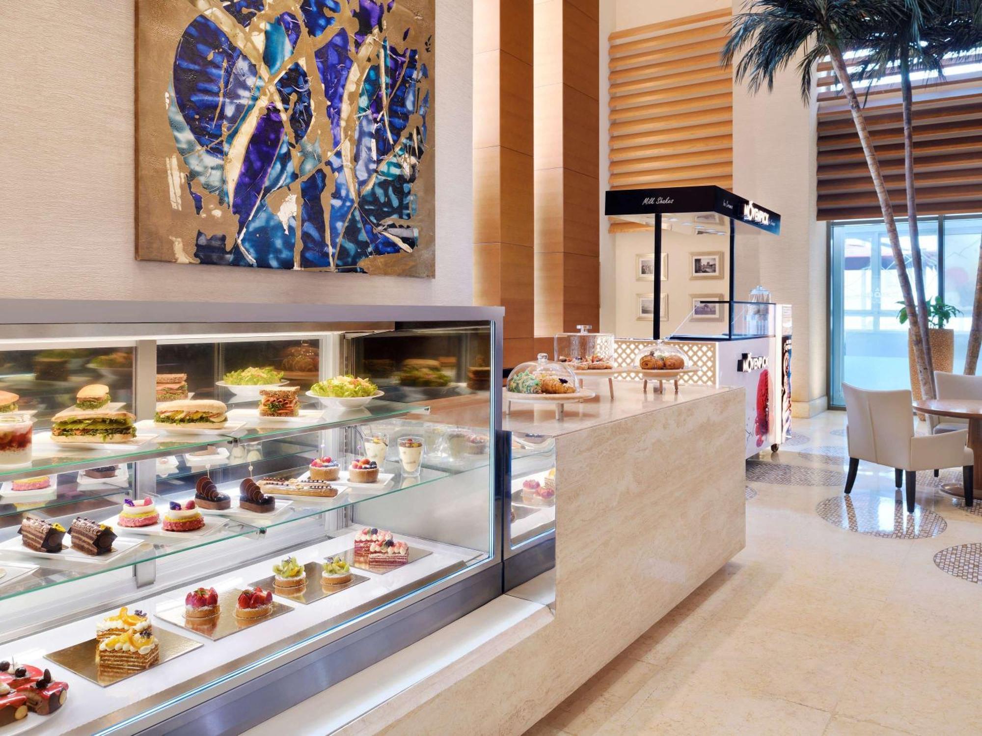 Moevenpick Hotel Jumeirah Beach Дубай Екстериор снимка The Café