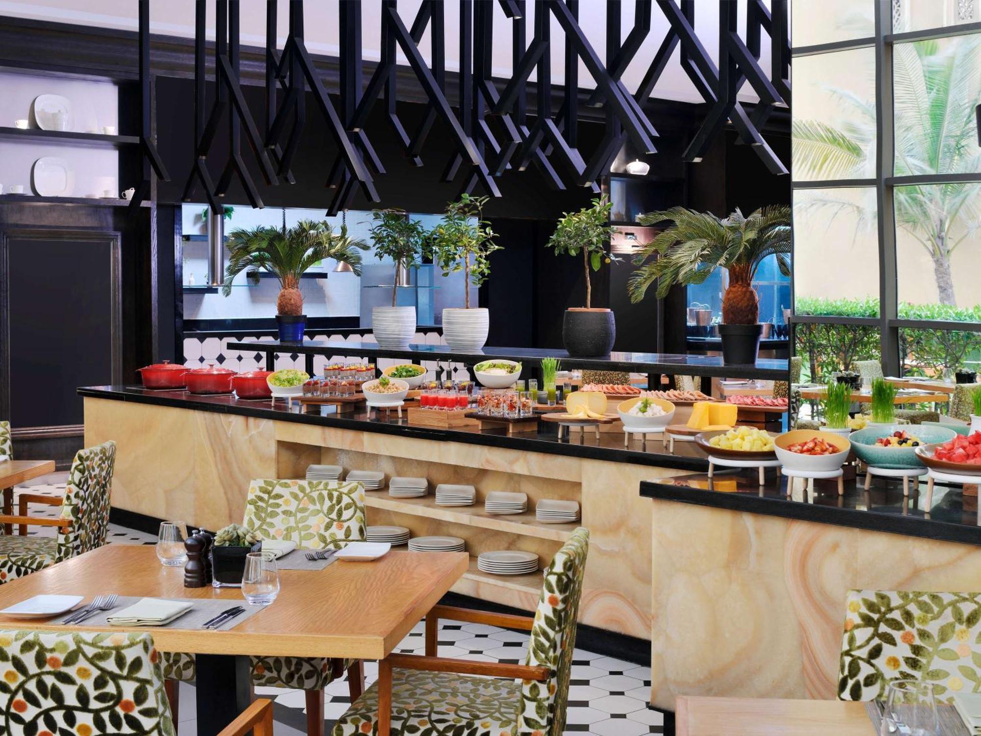 Moevenpick Hotel Jumeirah Beach Дубай Екстериор снимка The restaurant