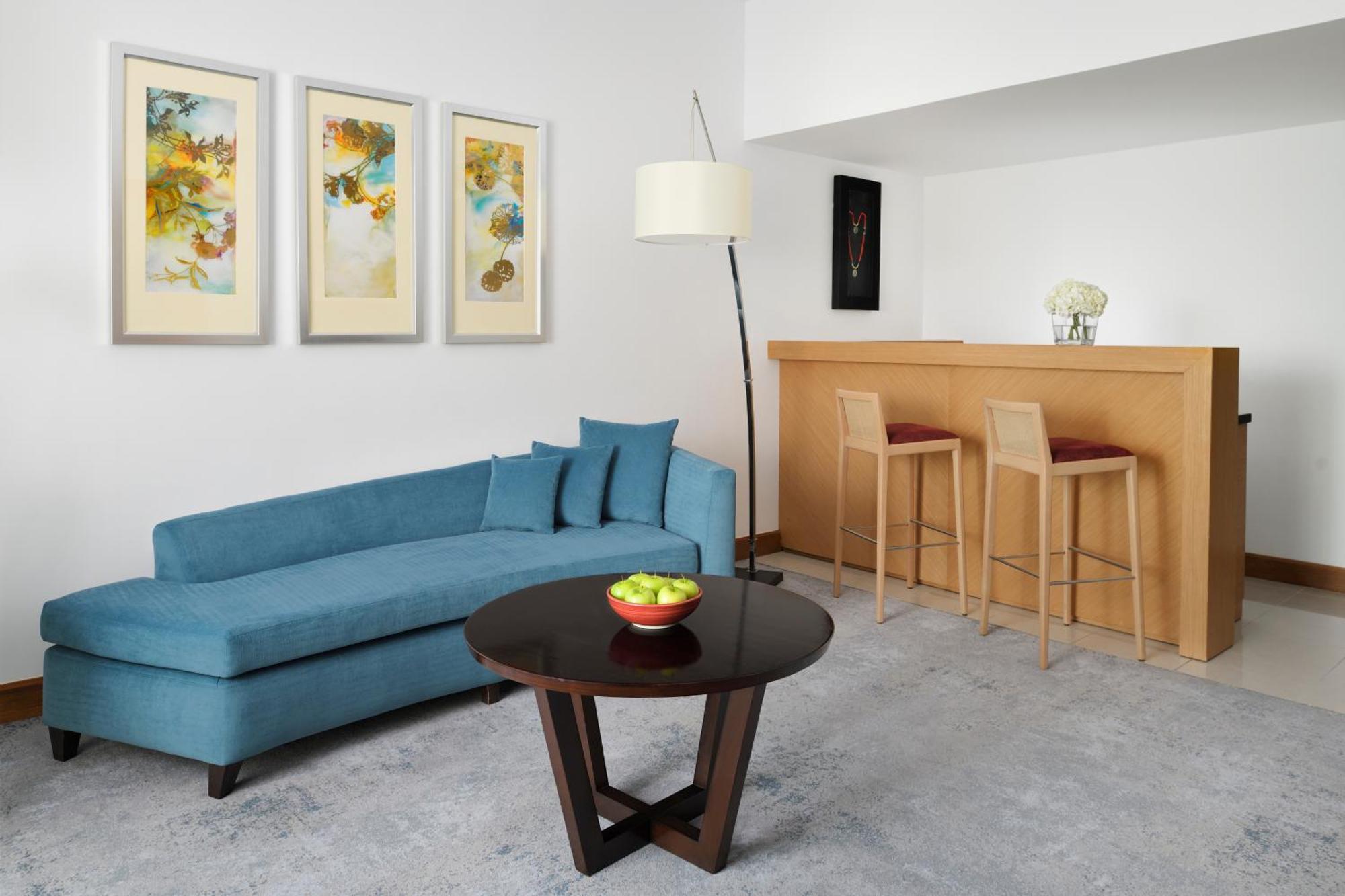 Moevenpick Hotel Jumeirah Beach Дубай Екстериор снимка A living room
