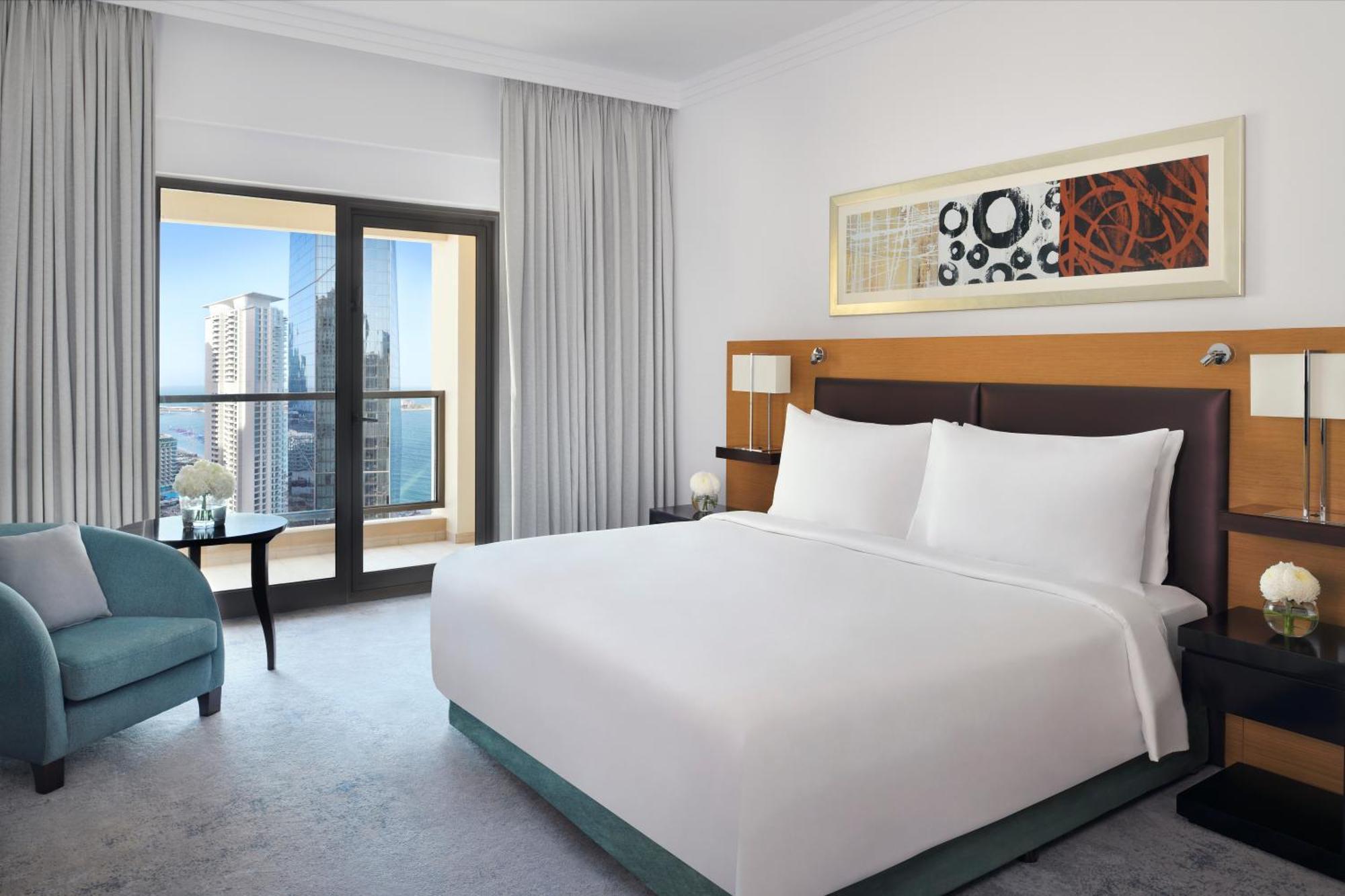 Moevenpick Hotel Jumeirah Beach Дубай Екстериор снимка A bedroom at the hotel