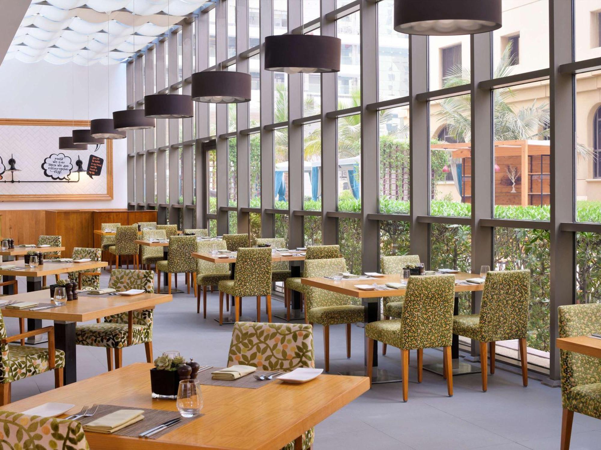 Moevenpick Hotel Jumeirah Beach Дубай Екстериор снимка The restaurant