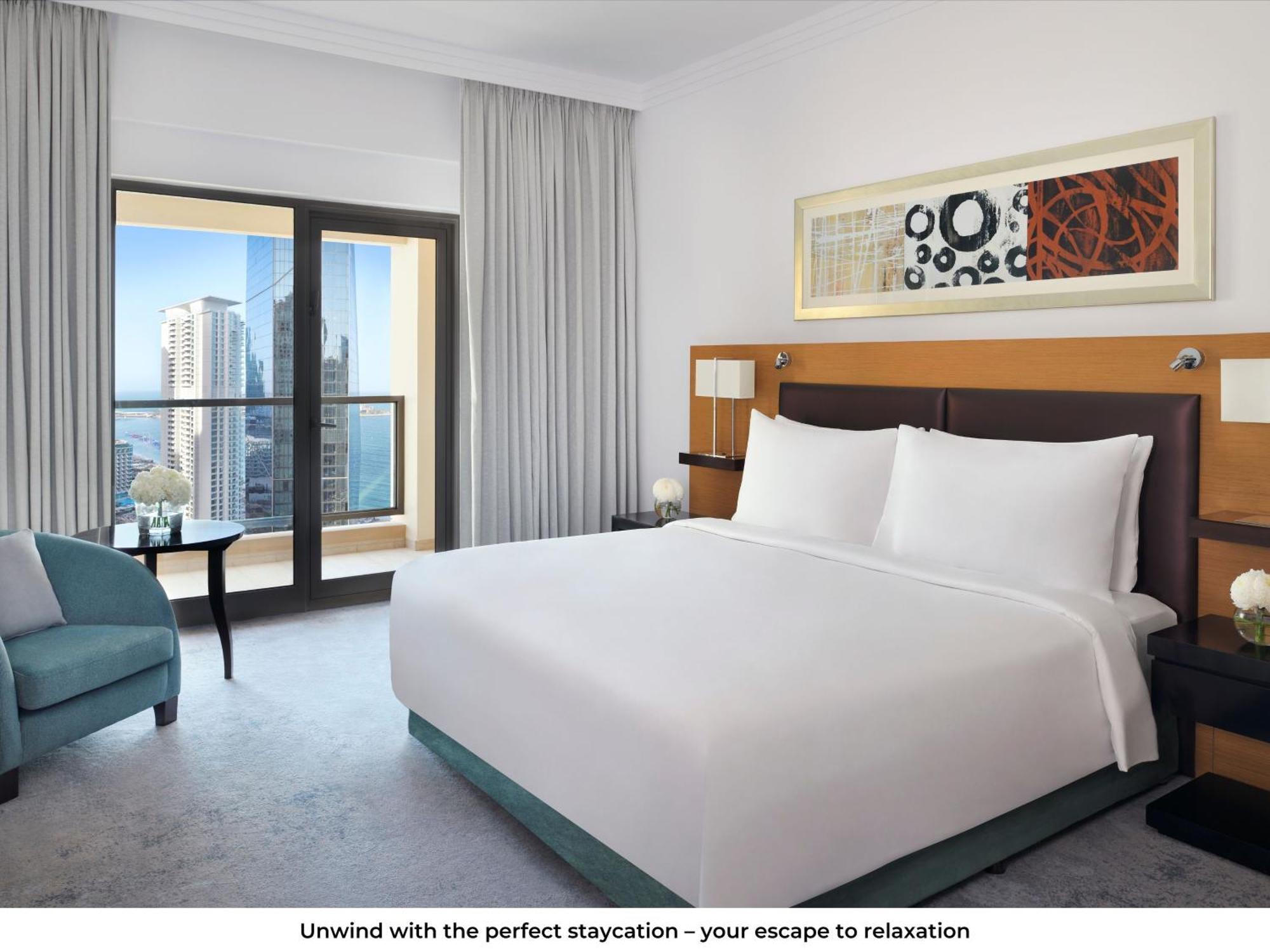 Moevenpick Hotel Jumeirah Beach Дубай Екстериор снимка A bedroom at the hotel