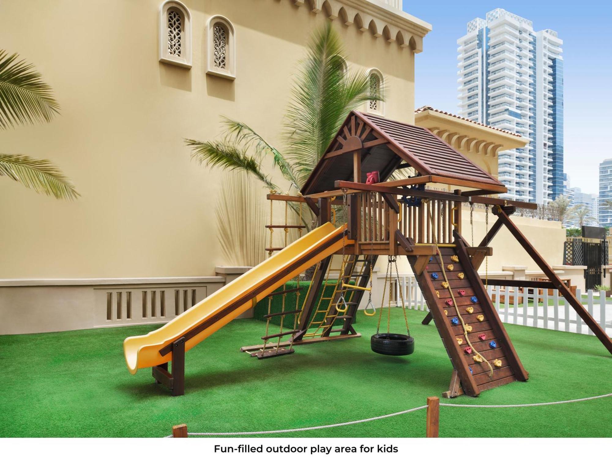Moevenpick Hotel Jumeirah Beach Дубай Екстериор снимка Children's play area