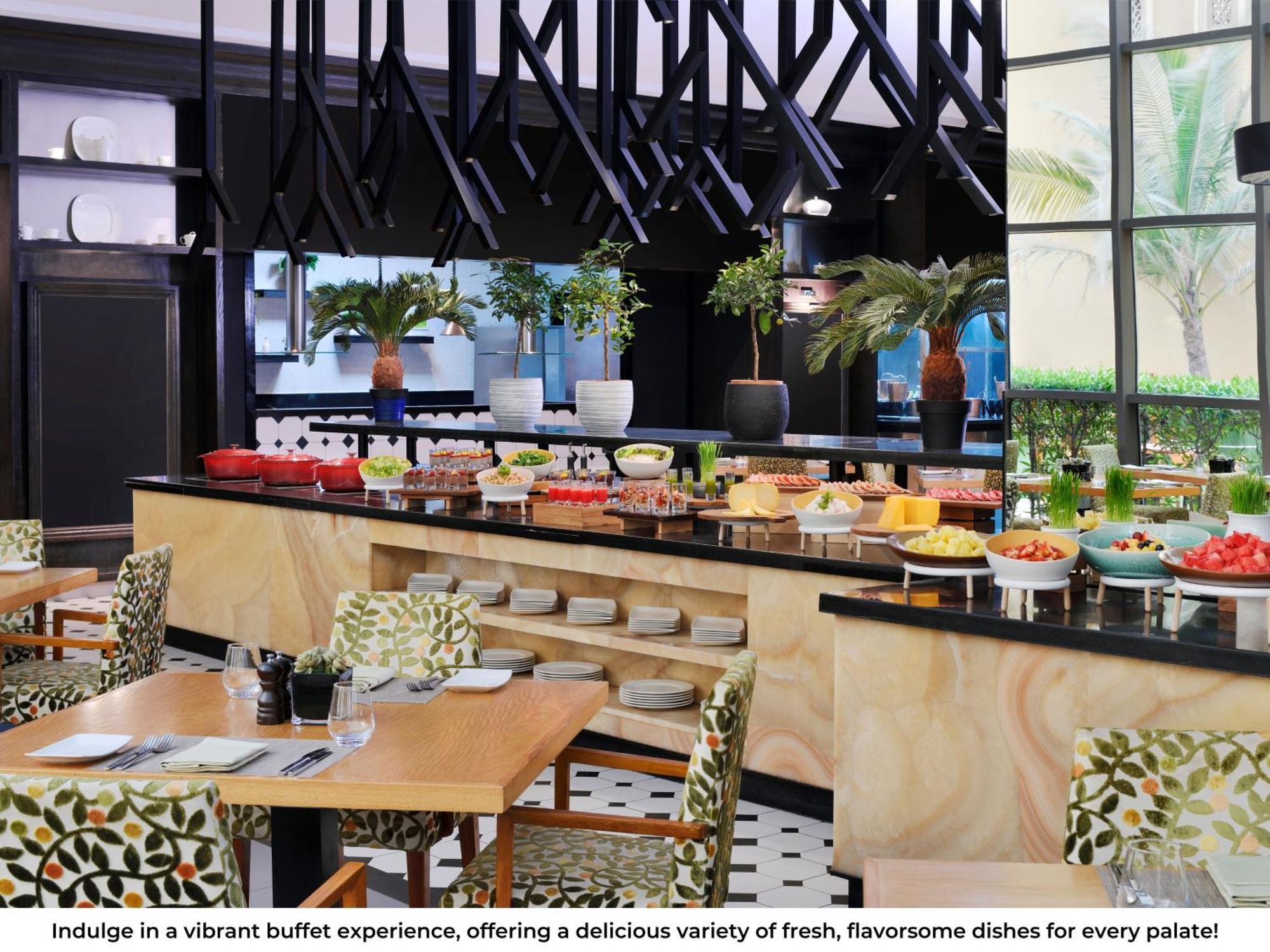 Moevenpick Hotel Jumeirah Beach Дубай Екстериор снимка The buffet at the hotel