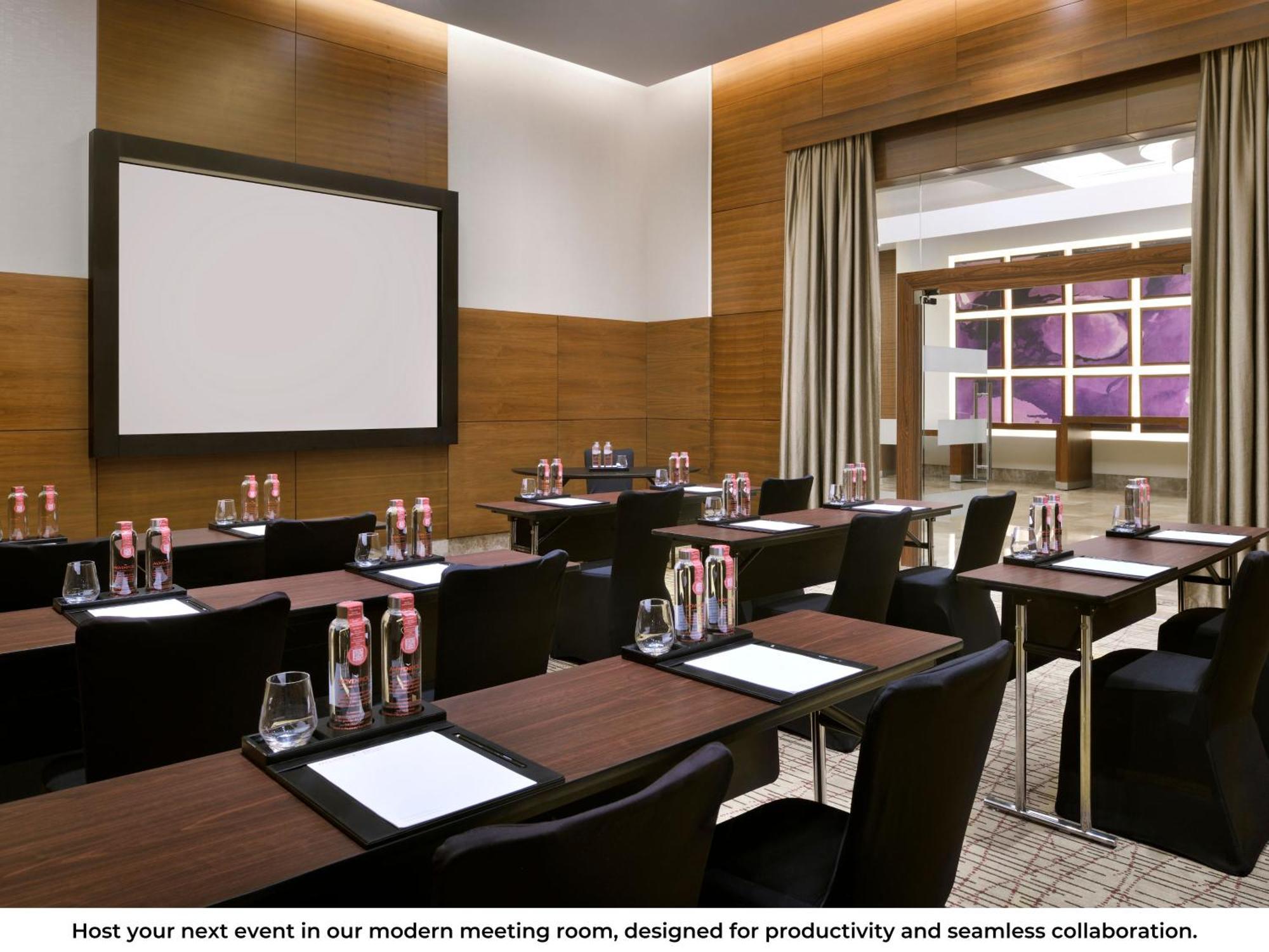 Moevenpick Hotel Jumeirah Beach Дубай Екстериор снимка Meeting room