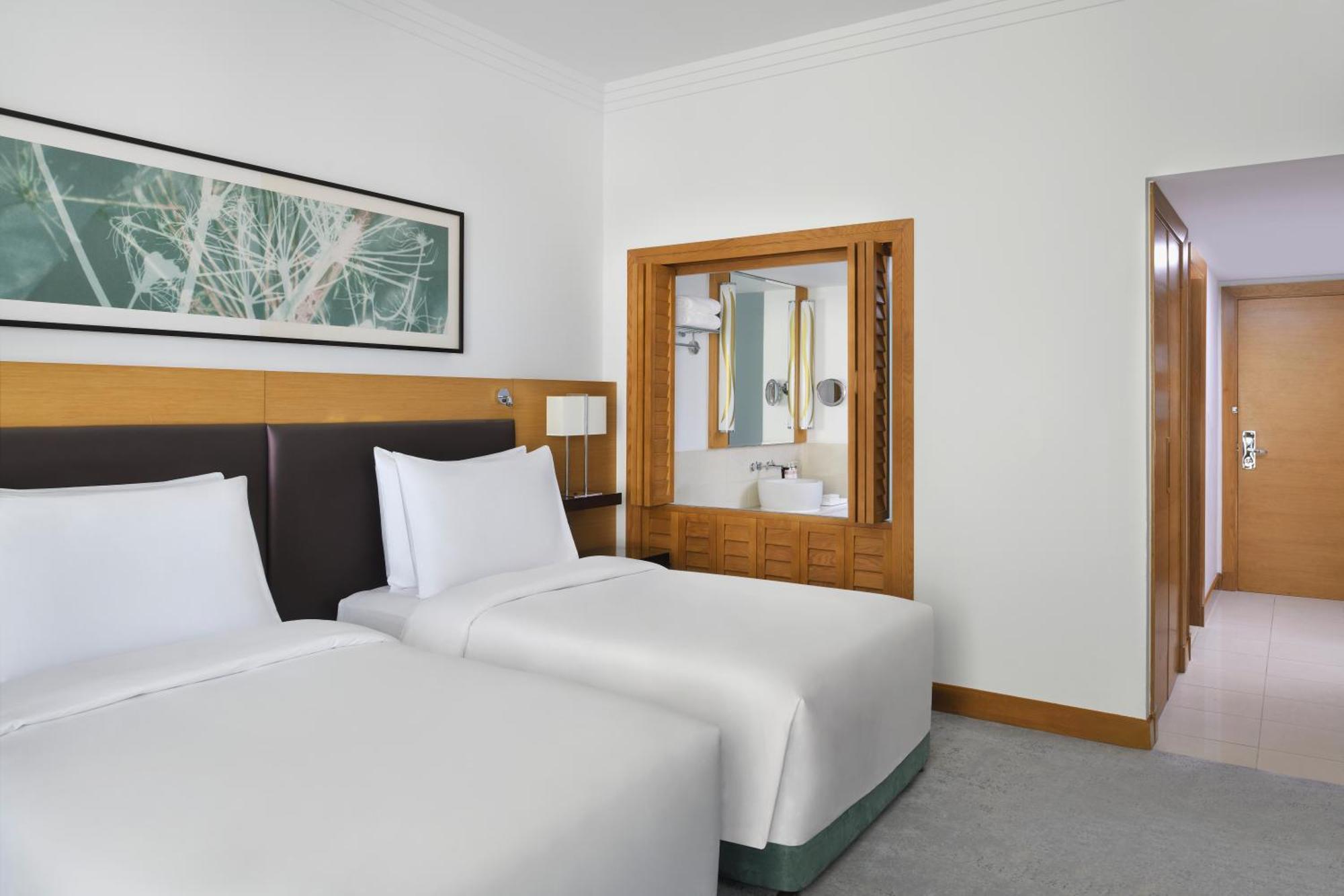 Moevenpick Hotel Jumeirah Beach Дубай Екстериор снимка